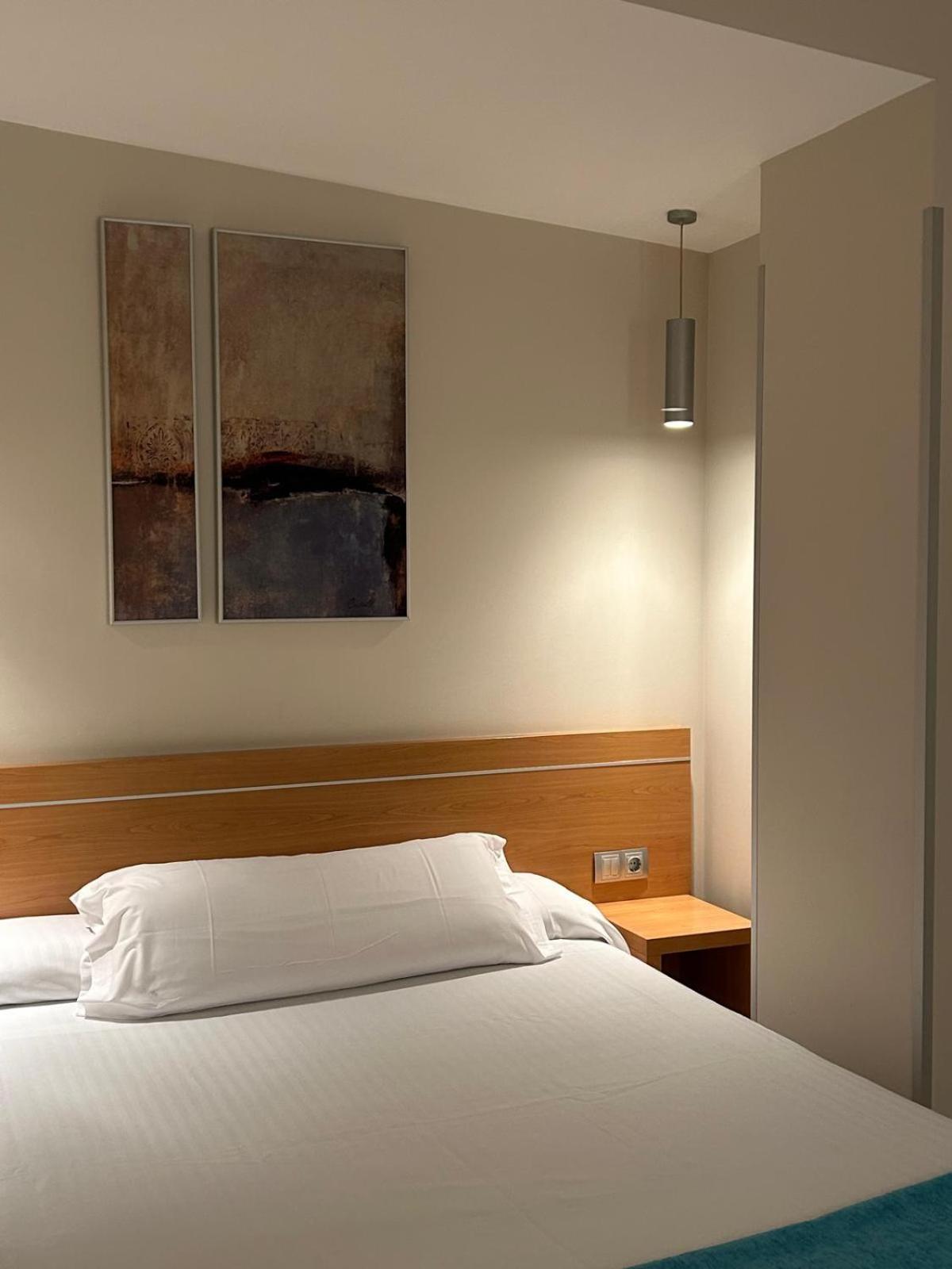 Aizoáin Hostal Aralar מראה חיצוני תמונה