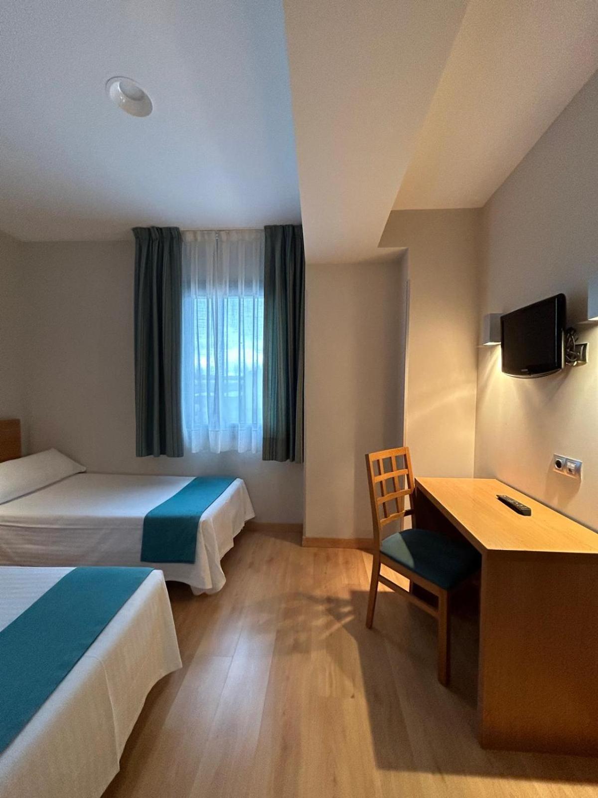 Aizoáin Hostal Aralar מראה חיצוני תמונה